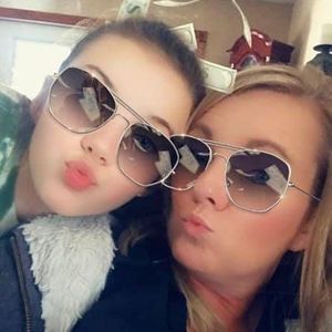 Meet your Posher, April